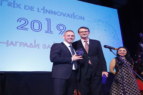 Главният изпълнителен директор на Pulsio Print получава наградата за иновации